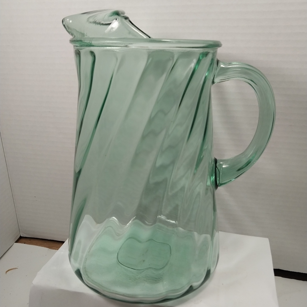 Pitcher light green